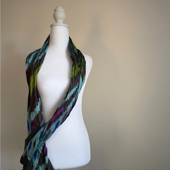 IKAT Silk Scarf. Vintage. Tassels. Blue, Purple, Brown, Yellow. - Picture 5 of 16